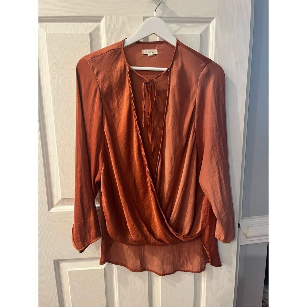 Silence & Noise UO Rust Surplice Hammered Satin Bubble Hem Blouse sz S